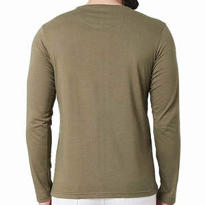 เสื้อยืดแขนยาวสีเขียวมะกอกสำหรับผู้ชาย ทรงปกติ คอกลม ผ้าถัก สไตล์ลำลอง สีพื้น ดีไซน์เรียบง่าย - Product Image 1