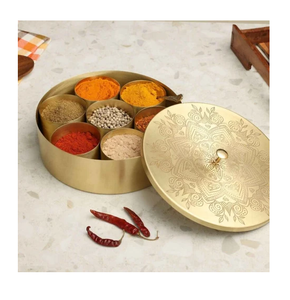 Boîte à épices en laiton martelé, laiton antique, cuisine, 7 compartiments, design en relief, boîte à épices en laiton - Product Image 1