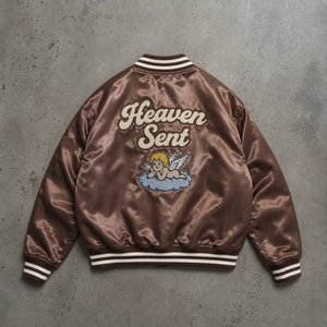 Chaqueta Varsity de Satén Marrón para Hombre, Bordado de Ángel, Corte Regular, Estilo Casual Otoñal, Cuello Camisero - Product Image 2