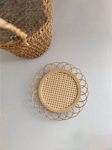 แผ่นรองแก้วหวายสานลายฉลุธรรมชาติ  งานฝีมือจากหญ้าทะเล  ทนความร้อน  สไตล์เรียบง่ายแบบชนบท สำหรับตกแต่งโต๊ะอาหาร - Product Image 2