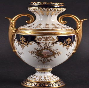 Vase marron exquis orné de motifs en filigrane doré complexes et de poignées classiques, disponible à prix de gros. - Product Image 6