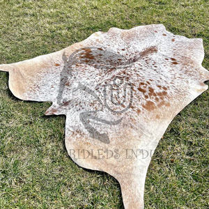 Alfombra de Cuero Vacuno de Colores Increíbles, 25-26 Pies Cuadrados, Tamaño Personalizable, UNBRIDLEDS INDUSTRY, Pakistán - Product Image 3