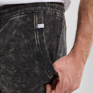 กางเกงขาสั้นผ้าฝ้ายฟอกกรดพร้อมโลโก้พิมพ์ลายเพชรแบบกำหนดเอง ลายเรียบ กางเกงจ็อกกิ้งทรงฝรั่งเศส - Product Image 5