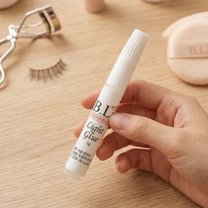 กาวติดเล็บแบบแม่นยำ 2 กรัม สูตร UV แสงอ่อน รับผลิตแบรนด์ส่วนตัว OEM/ODM กาวติดปลายเล็บ - Product Image 3