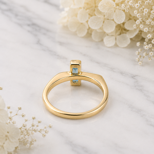 Bague Solitaire Classique pour Femme en Argent Sterling 925 Massif Plaqué Or Jaune avec Topaze Bleue et Pierre Précieuse Baguette Sertie en Bezel – Vente en Gros - Product Image 4