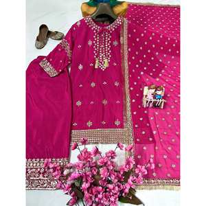 Ensemble de costume en satin pour occasions spéciales, avec broderies Zari et paillettes - Product Image 1