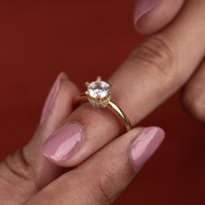 Anillo de diamantes creados en laboratorio de diseño elegante para uso diario, chapado en oro de 10K, 14K y 18K - Product Image 1