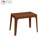 Table à thé en plastique avec un design léger et durable pour le salon, le balcon et l'utilisation en intérieur et en extérieur