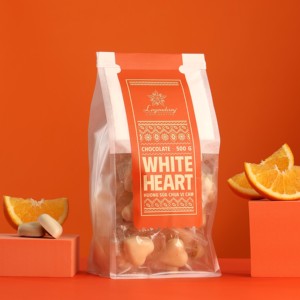 Chocolate de Almendras en Forma de Corazón con Yogur Liofilizado y Productos de Frutas en Caja de Regalo Personalizada de Lujo - Product Image 3
