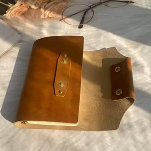 Carnet de notes vintage en cuir véritable fait main, à trois volets, avec pochette pour stylo, bouton-pression, tannage végétal, rechargeable, 7x5 pouces, pour le bureau - Product Image 2