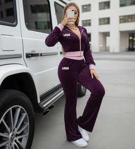 Conjuntos de Ropa OEM de Moda para Mujer, Sudadera Corta Rosa con Cierre, Pantalones Acampanados de Terciopelo, Chándal Personalizado - Product Image 4