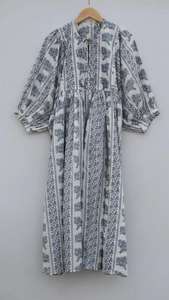 Vestido midi de gasa de algodón con estampado artesanal |   Estilo Boho con Cuello Profundo - Product Image 2