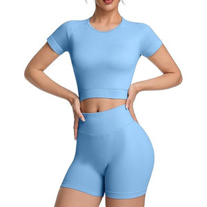 ชุดออกกำลังกายดีไซน์วินเทจใหม่ 2k26 สำหรับผู้หญิง เสื้อครอปท็อปแบบกระชับรูปทรง กางเกงขาสั้นออกกำลังกายไร้ตะเข็บ ชุดออกกำลังกายแห้งเร็ว ระบายอากาศได้ดี - Product Image 1