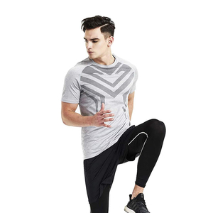 T-shirt col rond en coton épais pour homme, imprimé rétro OVNI et lune, style science-fiction, vente en gros, niche européenne - Product Image 5