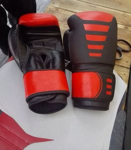 Guantes de Boxeo de Cuero PU Genuino - Tamaño Personalizado, Cierre de Gancho y Bucle, Guantes de Entrenamiento para Gimnasio - Product Image 1