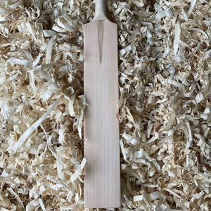 Batte de cricket en saule haute performance, qualité supérieure, grade 1, durable, épique, fabriquée au Pakistan avec une prise sécurisée - Product Image 4