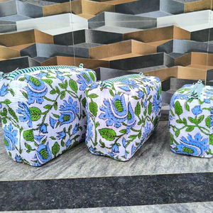 Ensemble de 3 trousses de toilette en coton écologique matelassé indien, réutilisables, avec poignée souple, grande capacité, pour le maquillage, pour les voyages - Product Image 1