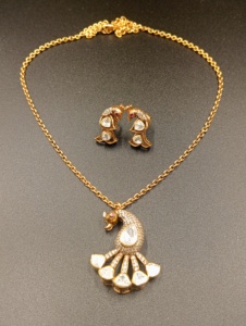 Ensemble collier et boucles d'oreilles en argent pour femme Amaira Jewels, motif paon, pierre polki blanche de haute qualité, design animal classique, bijoux indiens - Product Image 3