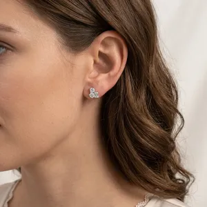 Pendientes de Diamantes de Tres Piedras con Corte Esmeralda Brillante en Oro Blanco de 18K para Mujer, Cultivados en Laboratorio, Certificados por IGI, Estilo Clásico, 5-6gm - Product Image 3