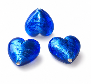 Cuentas de Vidrio Decorativas de 18 mm en Forma de Corazón con Lámina Plateada Azul Rey para Hacer Joyería, Pulseras, Collares, Pendientes y Manualidades - Product Image 1