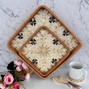 Plateau de service carré en rotin naturel fait main, motif MOP multicolore, collection 2026, idéal pour le petit-déjeuner et la décoration intérieure – Nouveauté UO - Product Image 3