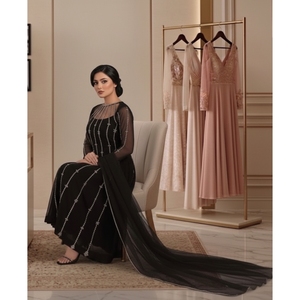 ชุดออกแบบพิเศษระดับพรีเมียมสไตล์ปากีสถาน - ชุดอานาร์กาลีผ้าตาข่ายสีดำปักคริสตัลด้วยมือ พร้อมเสื้อคามีซยาว 3 ชิ้น สำหรับงานปาร์ตี้ - Product Image 3