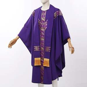 Túnicas de clérigo vintage moradas al por mayor, personalizadas OEM para hombres, sacerdotes, pastores, celebrantes, casullas, batas y vestimentas. - Product Image 2