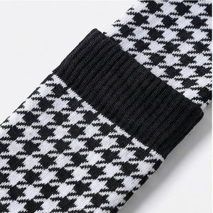 Chaussettes de compression mi-mollet pour yoga, amincissantes, respirantes, performantes, durables, douces, pour la gym et l'entraînement, couleur personnalisable, adaptées à la tenue, vendues par paire - Product Image 4