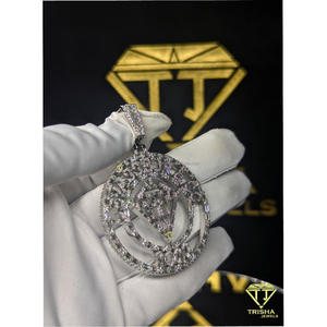 Pendentif Hip Hop en Argent Sterling 925 avec Diamants Moissanite VVS de Luxe, Médaillon, Fabrication Artisanale Détailnée, Style Iced Out, par Trisha Jewels - Product Image 4
