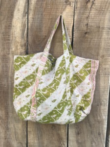 Sac fourre-tout en tissu de coton Kantha fait main, écologique, réutilisable, pour le marché, la plage, le pique-nique, les courses - Product Image 3