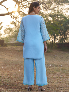 Conjunto de Kurta y Palazzo Elegante Bordado en Algodón Azul Claro, Cuello en V, Ropa India y Pakistaní Estilo Bollywood para Fiestas y Eventos - Product Image 3