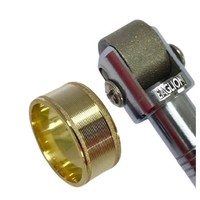 Bracelet jonc rotatif en acier inoxydable poli mat, style chic et compact, taille unique, avec trois types de roues magiques efficaces