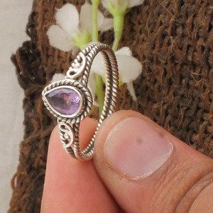 Bague en argent sterling 925 avec améthyste naturelle ronde taille brillant sertie clos, pierre précieuse violette, bijoux authentiques en gros pour femmes - Product Image 4