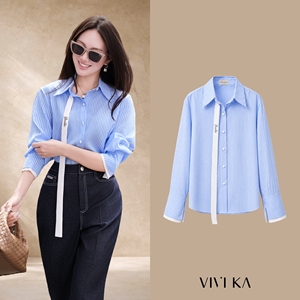 Chemise pour femme à rayures bleues en polyester/coton, manches longues, col boutonné, coupe décontractée, détail pompon, printemps/été - Product Image 1