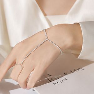 Joyería minimalista para manos con diamantes de imitación brillantes, cadena para manos, anillo para dedo, pulsera de acero inoxidable, venta al por mayor - Product Image 1
