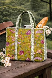 Sac fourre-tout élégant pour femme, grand format, imprimé floral bleu, matelassé, fermeture ouverte, en coton indien, lavable, pour le shopping quotidien et les voyages - Product Image 5