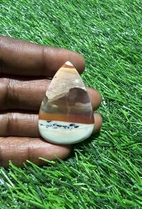 Pierre précieuse naturelle Mookaite Jasper taille poire 51 carats, polissage lisse, 44x30x5mm, couleur naturelle, provenance Rajasthan, pour la fabrication de bijoux - Product Image 1
