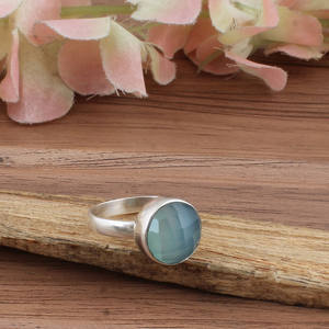 แหวนเงินแท้ 925 ประดับพลอยแคลซิโดนีวินเทจ งานฝีมือแบบคลาสสิก ตัวเรือนแบบ Bezel Setting เครื่องประดับงานแต่งงาน พลอยสีน้ำเงินธรรมชาติ สำหรับผู้หญิง - Product Image 5