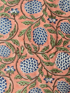 ผ้าม่านและปลอกหมอนลายดอกไม้แบบอินเดีย พิมพ์ด้วยมือบนผ้าฝ้าย 100% สีชมพูเข้ม ซีกเขียว ฟ้าเดลฟ์  เป็นมิตรกับสิ่งแวดล้อม เหมาะสำหรับใช้ภายนอกอาคาร - Product Image 3