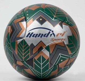 ลูกฟุตบอล KANDARI SPORTS ทนทาน น้ำหนักเบา สำหรับฝึกซ้อมมืออาชีพ ใช้ได้ทั้งในร่ม/กลางแจ้ง ลายสีแดง น้ำเงิน ทอง - Product Image 2