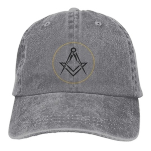 Gorra de béisbol deportiva de 5 paneles Master Mason Blue Lodge, negra y dorada, con punta, bordado de brújula cuadrada dorada, de algodón - Product Image 2