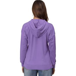 เสื้อฮู้ดดี้ผู้หญิงสไตล์คลาสสิก ตัดเย็บด้วยกระเป๋าแบบจิงโจ้ ปลายแขนเสื้อแบบริบ ผ้าซับในทำจากผ้าฝ้ายขนแกะ ด้านในขัดเนื้อผ้าให้นุ่ม และดีไซน์ทรงโอเวอร์ไซส์ - Product Image 4