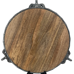 Plateau de service vintage en bois de haute qualité avec poignées en métal argenté pour servir des aliments, présenter des desserts - Product Image 6