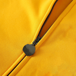 Chaqueta Universitaria Premium Iota Phi Theta Dorada de Chenille para Hombre con Bordado, Diseño Invernal Térmico y Cortavientos - Product Image 5