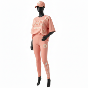 Ensemble haut et legging pour femme en coton et élasthanne de haute qualité, 230 GSM, tissu respirant et doux, logo brodé. - Product Image 4