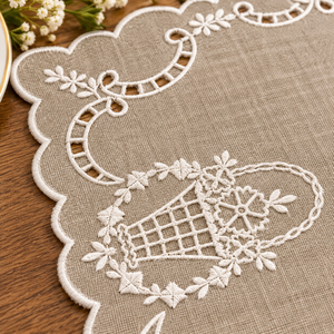 Exquisito Salvamantel de Lino con Bordado Floral, Salvamantel con Corte Festoneado, Adorno Clásico para Fiestas y Cenas en Casa - Product Image 3