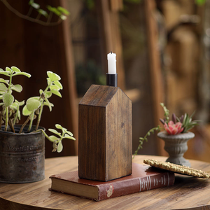 Supports de bougies en bois tendance de qualité supérieure, écologiques, polis, avec sculpture d'ombres, style ferme, forme unique, en vente - Product Image 1