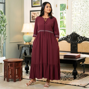 Robe maxi élégante en gaze de coton avec détails brodés - Product Image 4