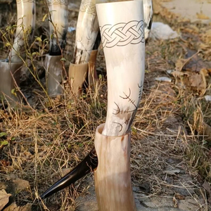 Cuerno de Buey Real Grabado a Mano, Cuerno Vikingo de Gran Tamaño, Cuerno Natural Personalizado para Beber Cerveza o Vino - Product Image 6