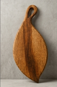 Planche à découper artisanale en bois de manguier durable en forme de feuille, avec poignée intégrée en forme de larme - Product Image 5
